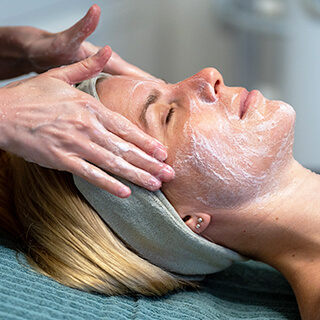 Tisztító kezelése, Clear Skin lifting, Clear Skin HYDRA, Anti acne, hát tisztítás, mikrodermabráziós bőrcsiszolás, mezoterápiás gyulladáscsökkentés, Green Palm kozmetika, III. kerület