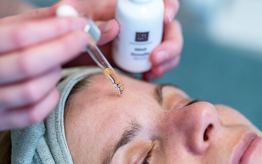 Bőmegújító savas kezelés, hámlasztó, PHA bőrmegújító facelifting, Peel it whitening, Peel it Anti acne, gyulladáscsökkentő, Green Palm szalon, Budapest 3. kerület