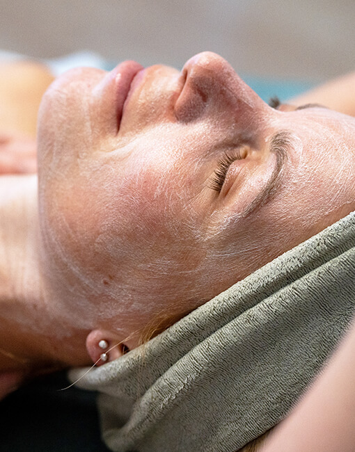 sqt-kezeles-mikrotu-borkepjavitas-boregeneralas-pigmentfolt-green-palm-szalon-budapest-3.kerulet-kozmetika SQT kezelés, mukrotű, bőrképjavítás, pigmentfolt, Green Palm skincare, Budapest, 3.kerület, Nagy Eszter