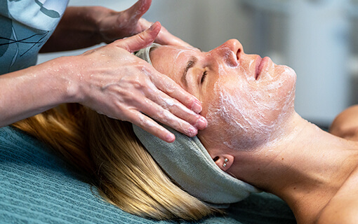 Tisztító kezelése, Hydra Beauty, Clear Skin lifting, Clear Skin HYDRA, Anti acne, hát tisztítás, mikrodermabráziós bőrcsiszolás, mezoterápiás gyulladáscsökkentés, Green Palm kozmetika, III. kerület